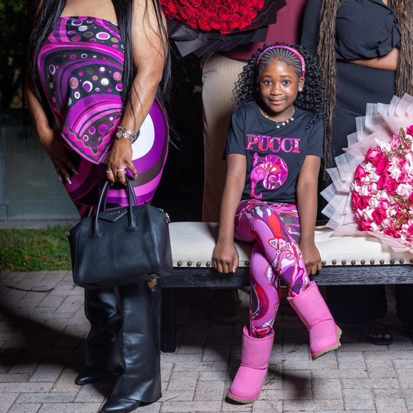 Stylish Pink and Black Emilio Pucci scarf top with leggings - Picture 4 of 4